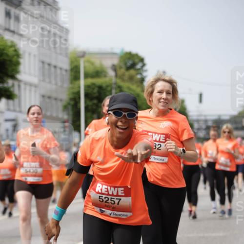 15.06.2025 - REWE Women's Run Jannik Wohlers http://msf.ph/oto/7959632 15.06.2025 09:45:02 Laufen 5430, 5257, 82 meine-sportfotos.de