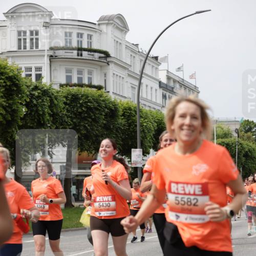 15.06.2025 - REWE Women's Run Jannik Wohlers http://msf.ph/oto/7959691 15.06.2025 09:45:04 Laufen 5383, 5430, 5191, 5582 meine-sportfotos.de