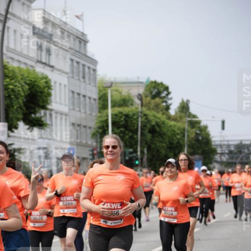 15.06.2025 - REWE Women's Run Jannik Wohlers http://msf.ph/oto/7960269 15.06.2025 09:45:28 Laufen 5526, 5389, 66, 5104 meine-sportfotos.de