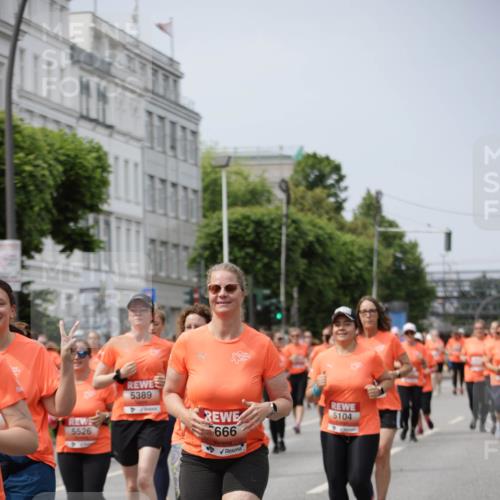 15.06.2025 - REWE Women's Run Jannik Wohlers http://msf.ph/oto/7960270 15.06.2025 09:45:28 Laufen 5526, 5389, 666, 5104 meine-sportfotos.de