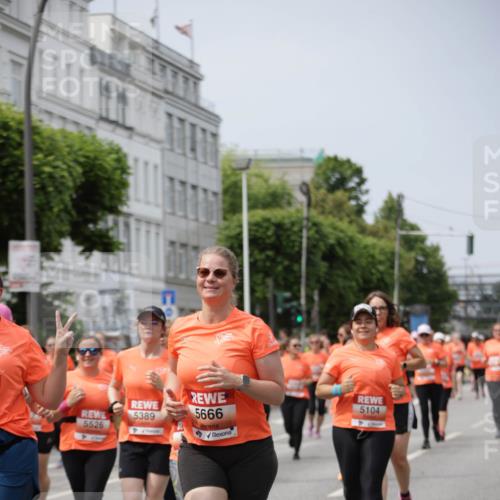 15.06.2025 - REWE Women's Run Jannik Wohlers http://msf.ph/oto/7960281 15.06.2025 09:45:28 Laufen 5389, 5666, 5526, 5104 meine-sportfotos.de