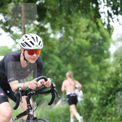15.06.2025 - 7 Türme Triathlon Yannick Fuchs http://msf.ph/oto/7960348 15.06.2025 13:48:32 Radfahren 811, 854 meine-sportfotos.de