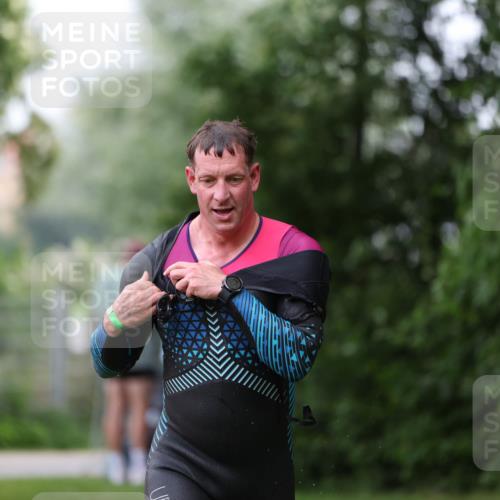 15.06.2025 - 7 Türme Triathlon Michael Strokosch http://msf.ph/oto/7960429 15.06.2025 12:11:19 Schwimmen 455, 475 meine-sportfotos.de