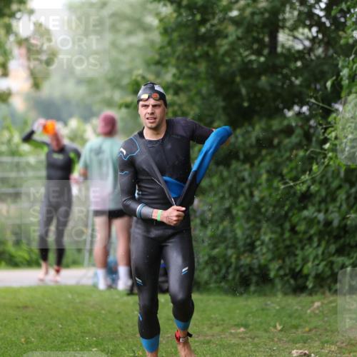 15.06.2025 - 7 Türme Triathlon Michael Strokosch http://msf.ph/oto/7960489 15.06.2025 12:11:34 Schwimmen 406, 475 meine-sportfotos.de