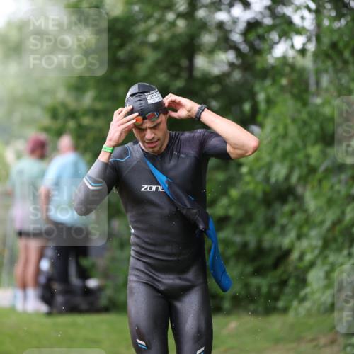 15.06.2025 - 7 Türme Triathlon Michael Strokosch http://msf.ph/oto/7960514 15.06.2025 12:11:36 Schwimmen 406, 475 meine-sportfotos.de