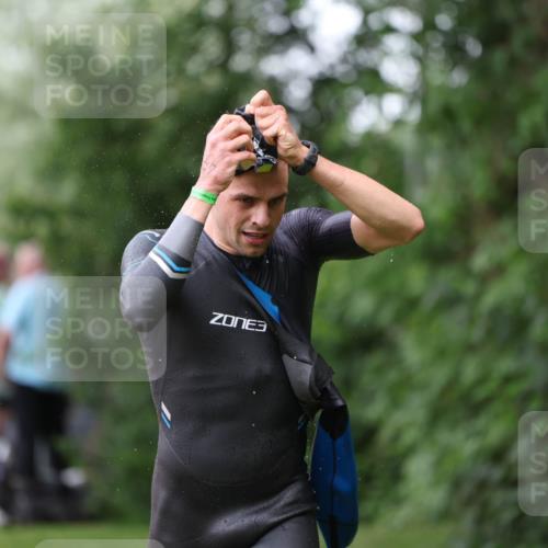 15.06.2025 - 7 Türme Triathlon Michael Strokosch http://msf.ph/oto/7960531 15.06.2025 12:11:36 Schwimmen 406, 475 meine-sportfotos.de