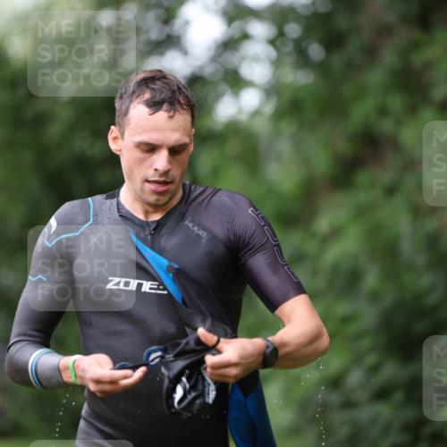 15.06.2025 - 7 Türme Triathlon Michael Strokosch http://msf.ph/oto/7960538 15.06.2025 12:11:37 Schwimmen 406, 475 meine-sportfotos.de