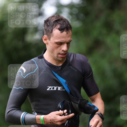 15.06.2025 - 7 Türme Triathlon Michael Strokosch http://msf.ph/oto/7960548 15.06.2025 12:11:37 Schwimmen 406, 475 meine-sportfotos.de