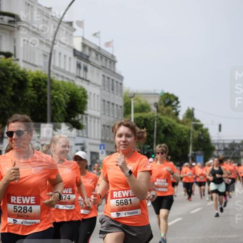 15.06.2025 - REWE Women's Run Jannik Wohlers http://msf.ph/oto/7960597 15.06.2025 09:45:37 Laufen 5284, 52, 5681, 5131, 374 meine-sportfotos.de