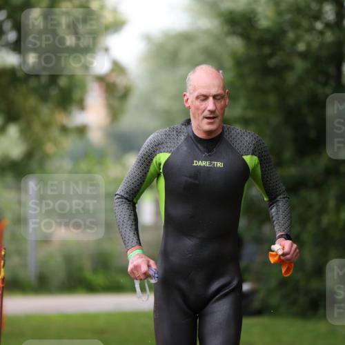 15.06.2025 - 7 Türme Triathlon Michael Strokosch http://msf.ph/oto/7960621 15.06.2025 12:11:43 Schwimmen 406, 475 meine-sportfotos.de