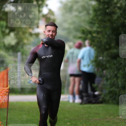 15.06.2025 - 7 Türme Triathlon Michael Strokosch http://msf.ph/oto/7960772 15.06.2025 12:12:08 Schwimmen 630, 658 meine-sportfotos.de