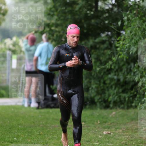 15.06.2025 - 7 Türme Triathlon Michael Strokosch http://msf.ph/oto/7960809 15.06.2025 12:12:28 Schwimmen 412, 443, 489 meine-sportfotos.de