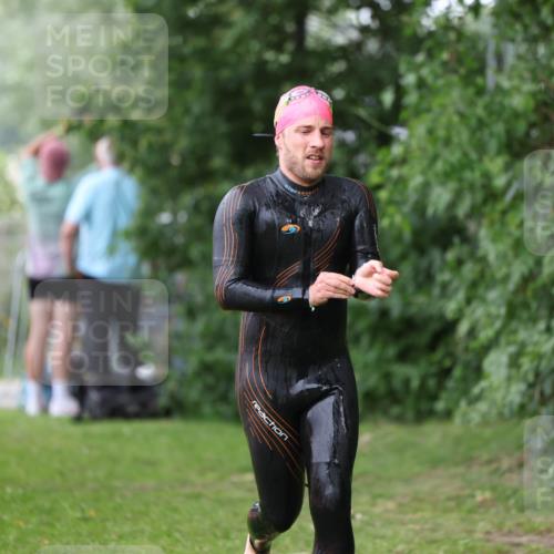 15.06.2025 - 7 Türme Triathlon Michael Strokosch http://msf.ph/oto/7960822 15.06.2025 12:12:28 Schwimmen 412, 443, 489 meine-sportfotos.de