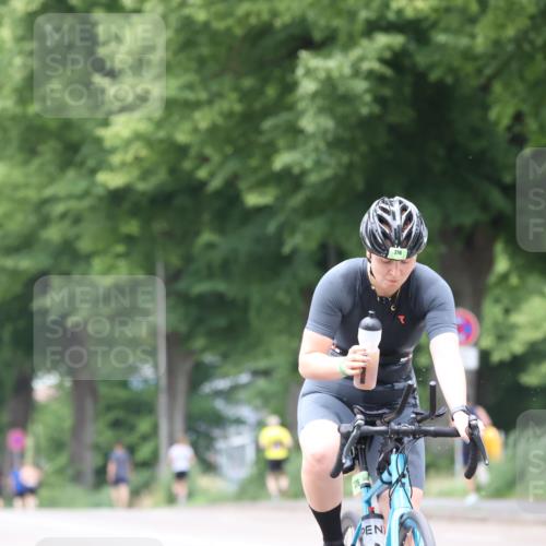 15.06.2025 - 7 Türme Triathlon Yannick Fuchs http://msf.ph/oto/7960830 15.06.2025 13:49:03 Radfahren 230, 304, 307, 761, 1110 meine-sportfotos.de