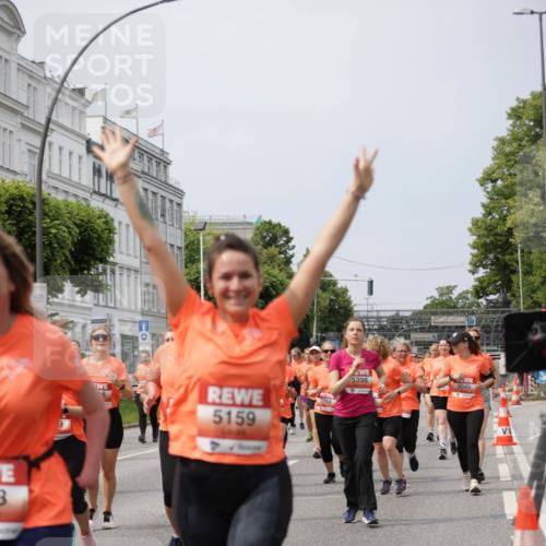 15.06.2025 - REWE Women's Run Jannik Wohlers http://msf.ph/oto/7960836 15.06.2025 09:45:53 Laufen 3, 26, 5159, 5398, 5049, 5358 meine-sportfotos.de