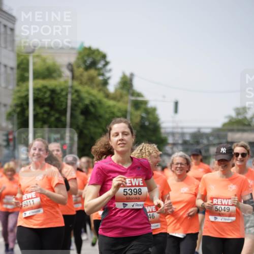15.06.2025 - REWE Women's Run Jannik Wohlers http://msf.ph/oto/7960875 15.06.2025 09:45:55 Laufen 46, 5049, 5011, 5398 meine-sportfotos.de