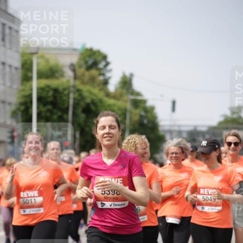 15.06.2025 - REWE Women's Run Jannik Wohlers http://msf.ph/oto/7960890 15.06.2025 09:45:55 Laufen 5011, 5598, 5049 meine-sportfotos.de