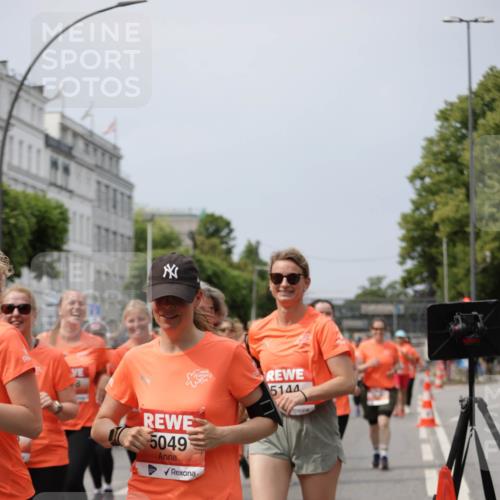 15.06.2025 - REWE Women's Run Jannik Wohlers http://msf.ph/oto/7960950 15.06.2025 09:45:58 Laufen 5049, 5144 meine-sportfotos.de