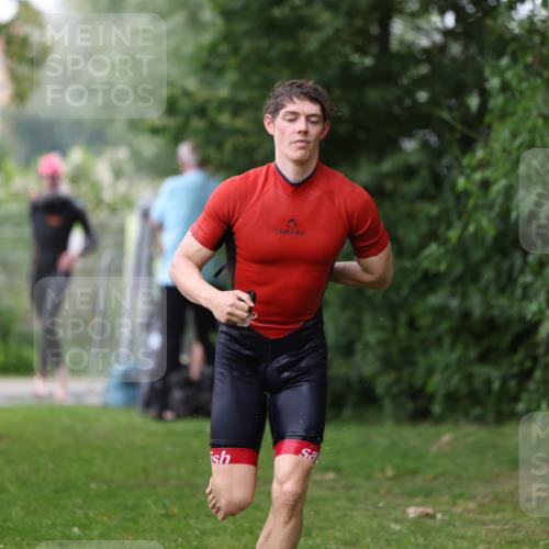 15.06.2025 - 7 Türme Triathlon Michael Strokosch http://msf.ph/oto/7961148 15.06.2025 12:12:53 Schwimmen 363, 453, 459, 551, 561, 605 meine-sportfotos.de