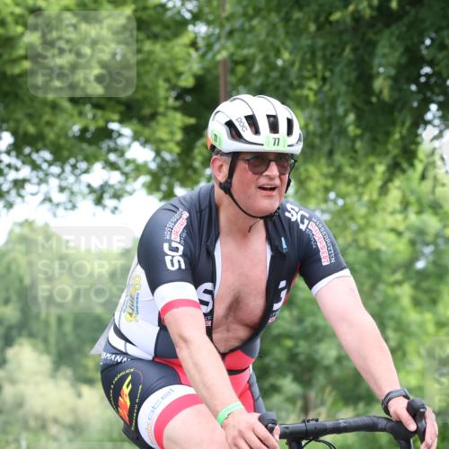 15.06.2025 - 7 Türme Triathlon Yannick Fuchs http://msf.ph/oto/7961248 15.06.2025 10:01:10 Radfahren 77, 78, 80 meine-sportfotos.de