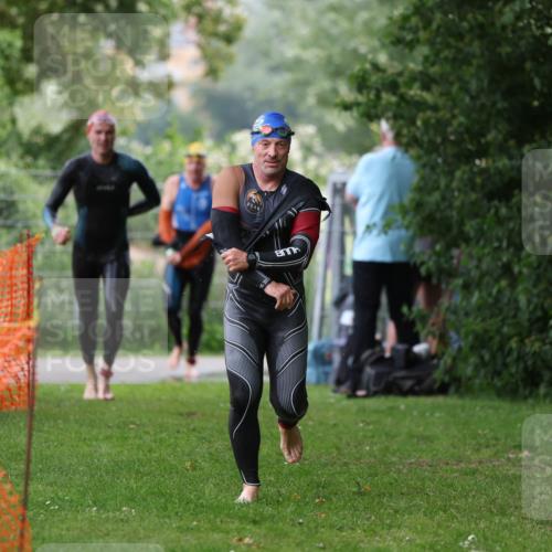 15.06.2025 - 7 Türme Triathlon Michael Strokosch http://msf.ph/oto/7961399 15.06.2025 12:13:24 Schwimmen 396, 494, 539 meine-sportfotos.de