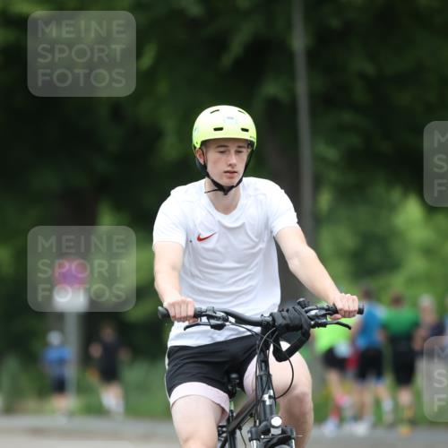 15.06.2025 - 7 Türme Triathlon Yannick Fuchs http://msf.ph/oto/7961759 15.06.2025 13:50:44 Radfahren 326, 389, 911, 1096 meine-sportfotos.de