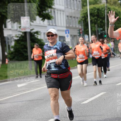 15.06.2025 - REWE Women's Run Jannik Wohlers http://msf.ph/oto/7961904 15.06.2025 09:46:30 Laufen 5384, 5289, 5162, 5140 meine-sportfotos.de