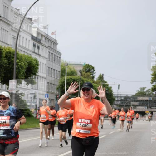 15.06.2025 - REWE Women's Run Jannik Wohlers http://msf.ph/oto/7961914 15.06.2025 09:46:31 Laufen 384, 5289 meine-sportfotos.de