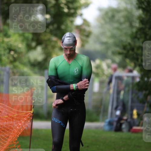 15.06.2025 - 7 Türme Triathlon Michael Strokosch http://msf.ph/oto/7962947 15.06.2025 12:15:20 Schwimmen 490, 565, 671 meine-sportfotos.de