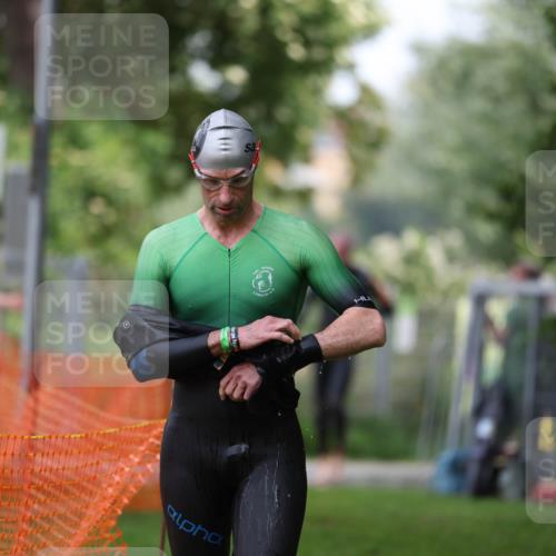 15.06.2025 - 7 Türme Triathlon Michael Strokosch http://msf.ph/oto/7962981 15.06.2025 12:15:21 Schwimmen 490, 565, 671 meine-sportfotos.de