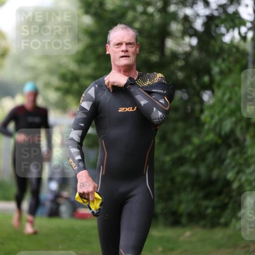 15.06.2025 - 7 Türme Triathlon Michael Strokosch http://msf.ph/oto/7962991 15.06.2025 12:15:29 Schwimmen 366, 490, 565, 671 meine-sportfotos.de