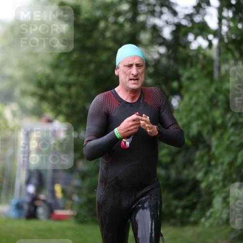 15.06.2025 - 7 Türme Triathlon Michael Strokosch http://msf.ph/oto/7963071 15.06.2025 12:15:33 Schwimmen 366, 490, 500, 565, 671 meine-sportfotos.de