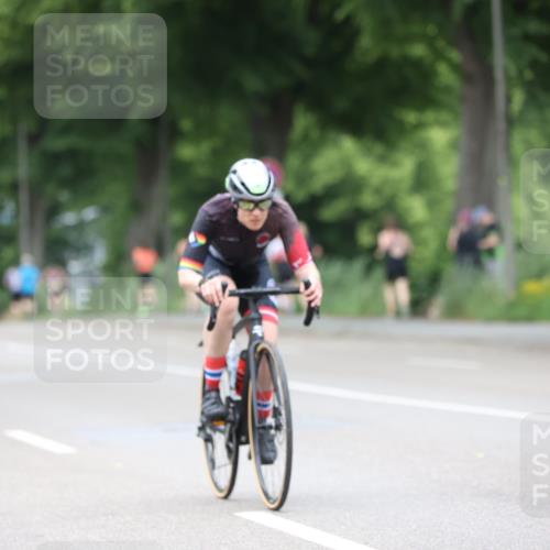 15.06.2025 - 7 Türme Triathlon Yannick Fuchs http://msf.ph/oto/7963383 15.06.2025 13:53:18 Radfahren 748, 800, 819, 1194 meine-sportfotos.de