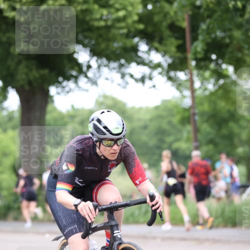 15.06.2025 - 7 Türme Triathlon Yannick Fuchs http://msf.ph/oto/7963394 15.06.2025 13:53:18 Radfahren 748, 800, 819, 1194 meine-sportfotos.de