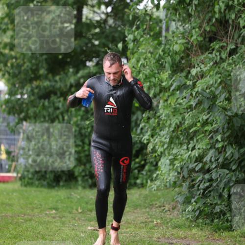 15.06.2025 - 7 Türme Triathlon Michael Strokosch http://msf.ph/oto/7963472 15.06.2025 12:16:08 Schwimmen 378, 397, 411, 503, 511, 567, 648, 669, 677 meine-sportfotos.de