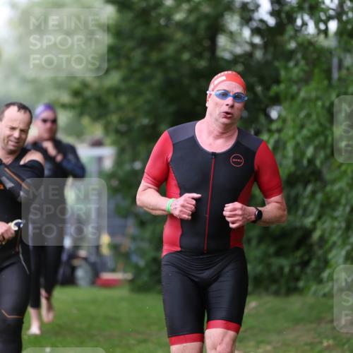 15.06.2025 - 7 Türme Triathlon Michael Strokosch http://msf.ph/oto/7963700 15.06.2025 12:16:20 Schwimmen 378, 397, 411, 414, 511, 567, 616, 648, 657, 669, 677 meine-sportfotos.de