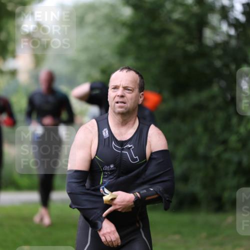 15.06.2025 - 7 Türme Triathlon Michael Strokosch http://msf.ph/oto/7963734 15.06.2025 12:16:22 Schwimmen 378, 397, 411, 414, 435, 511, 567, 616, 648, 657, 669, 677 meine-sportfotos.de