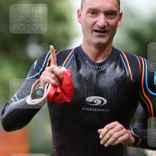 15.06.2025 - 7 Türme Triathlon Michael Strokosch http://msf.ph/oto/7963856 15.06.2025 12:16:30 Schwimmen 373, 378, 397, 400, 414, 435, 560, 616, 629, 632, 648, 657, 669, 677 meine-sportfotos.de