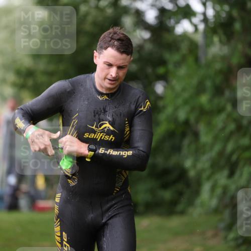 15.06.2025 - 7 Türme Triathlon Michael Strokosch http://msf.ph/oto/7963869 15.06.2025 12:16:32 Schwimmen 373, 378, 387, 397, 400, 414, 435, 485, 560, 616, 629, 632, 648, 657, 677 meine-sportfotos.de