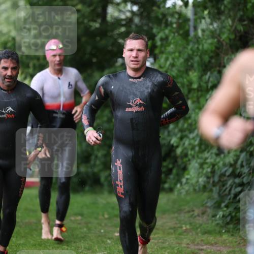 15.06.2025 - 7 Türme Triathlon Michael Strokosch http://msf.ph/oto/7963971 15.06.2025 12:16:41 Schwimmen 373, 387, 400, 414, 423, 435, 485, 560, 616, 629, 632 meine-sportfotos.de