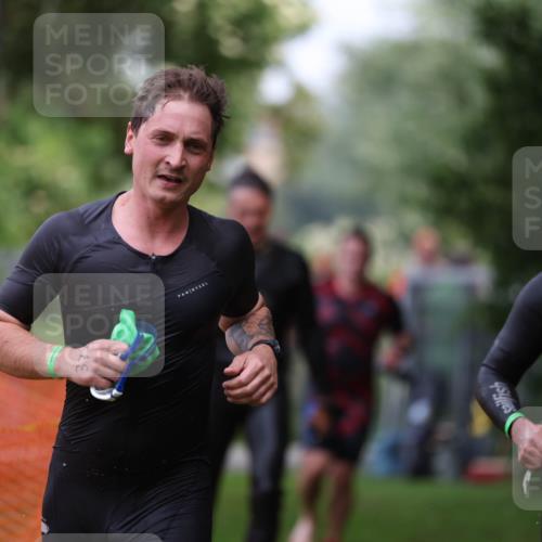 15.06.2025 - 7 Türme Triathlon Michael Strokosch http://msf.ph/oto/7964004 15.06.2025 12:16:44 Schwimmen 373, 387, 400, 423, 435, 451, 485, 560, 616, 629, 632 meine-sportfotos.de