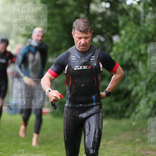 15.06.2025 - 7 Türme Triathlon Michael Strokosch http://msf.ph/oto/7964832 15.06.2025 12:17:52 Schwimmen 445, 523, 540, 608, 615, 628, 654, 656, 661, 672, 678 meine-sportfotos.de