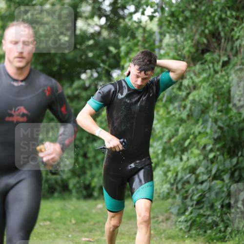 15.06.2025 - 7 Türme Triathlon Michael Strokosch http://msf.ph/oto/7965383 15.06.2025 12:18:45 Schwimmen 384, 470, 510, 562 meine-sportfotos.de