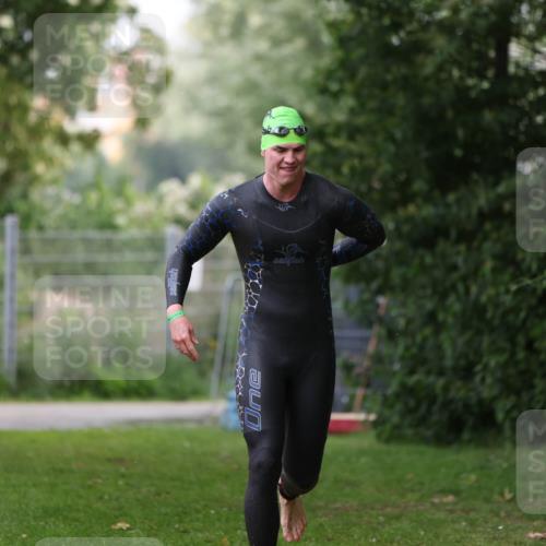 15.06.2025 - 7 Türme Triathlon Michael Strokosch http://msf.ph/oto/7965615 15.06.2025 12:19:17 Schwimmen 367, 559, 570, 649 meine-sportfotos.de