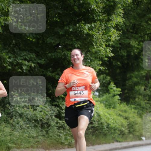 15.06.2025 - REWE Women's Run Jannik Wohlers http://msf.ph/oto/7966932 15.06.2025 10:02:01 Laufen 5443 meine-sportfotos.de