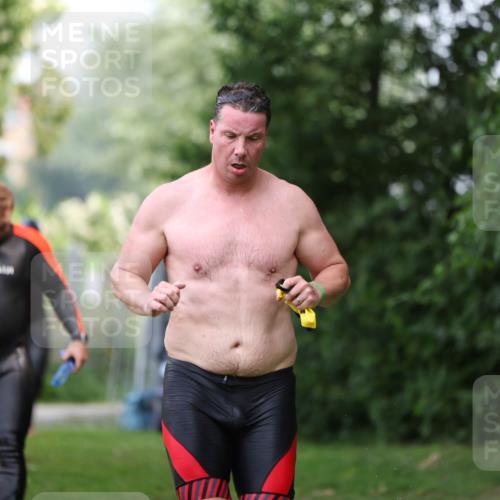 15.06.2025 - 7 Türme Triathlon Michael Strokosch http://msf.ph/oto/7967099 15.06.2025 12:21:34 Schwimmen 360, 386, 390, 492, 515, 534, 577, 626, 664, 665, 680 meine-sportfotos.de