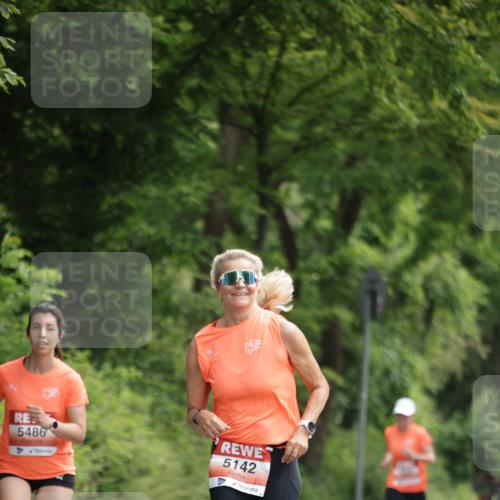 15.06.2025 - REWE Women's Run Jannik Wohlers http://msf.ph/oto/7967476 15.06.2025 10:02:40 Laufen 5486, 5142 meine-sportfotos.de