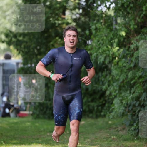 15.06.2025 - 7 Türme Triathlon Michael Strokosch http://msf.ph/oto/7967553 15.06.2025 12:51:52 Schwimmen 817, 940, 999 meine-sportfotos.de