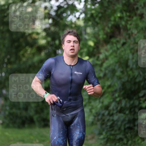 15.06.2025 - 7 Türme Triathlon Michael Strokosch http://msf.ph/oto/7967563 15.06.2025 12:51:53 Schwimmen 817, 940, 999 meine-sportfotos.de
