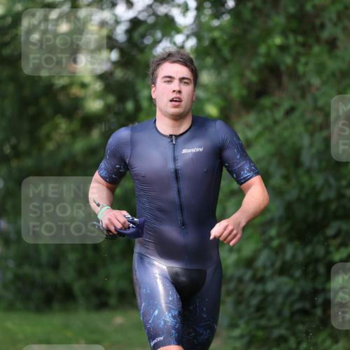 15.06.2025 - 7 Türme Triathlon Michael Strokosch http://msf.ph/oto/7967567 15.06.2025 12:51:53 Schwimmen 817, 940, 999 meine-sportfotos.de